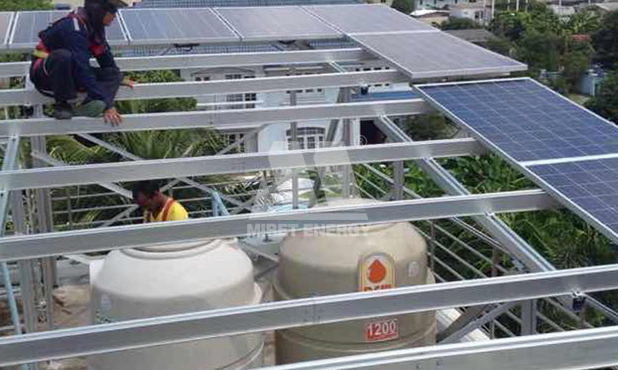 sửa chữa mái năng lượng mặt trời ở Thái Lan