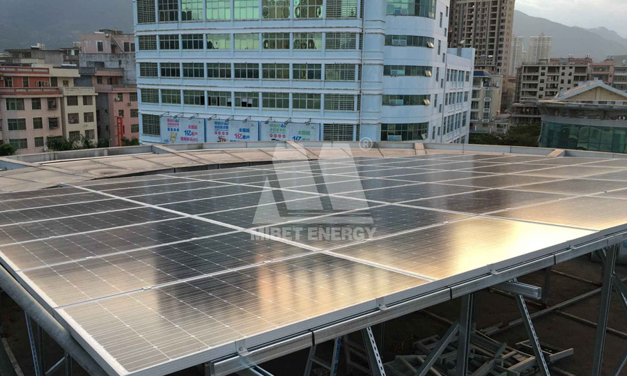 bảng điều khiển năng lượng mặt trời mái ở Trung Quốc